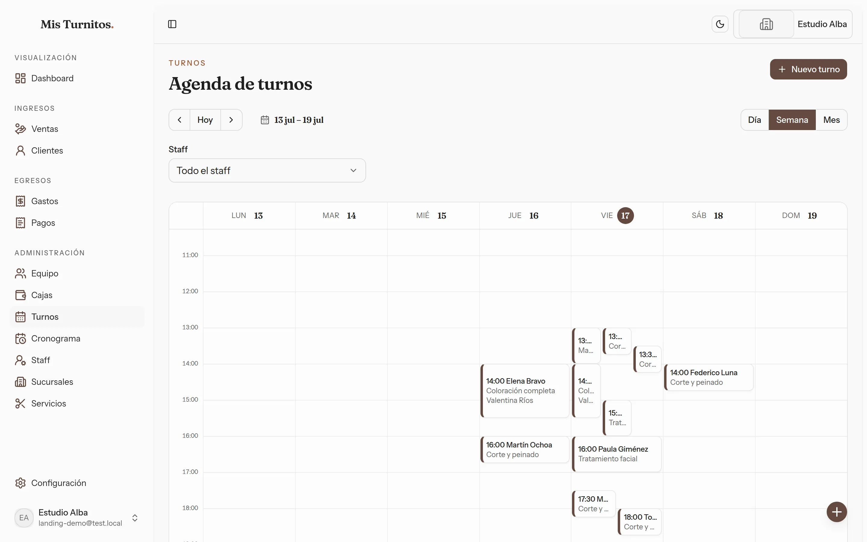 Agenda semanal de Mis Turnitos con los turnos de todo el equipo en una grilla horaria